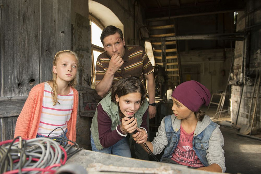 Jacob Matschenz, Marinus Hohmann, Ron Antony Renzenbrink y Amelie Lammers en Los Cinco y el valle de los dinosaurios