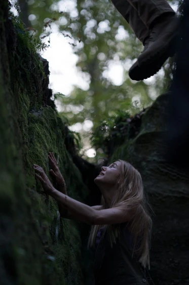 Charlotte Vega en wrong-turn-sendero-al-infierno