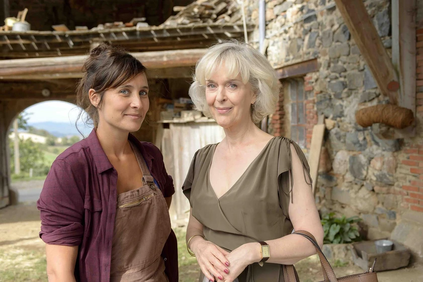 Julie De Bona y Evelyne Buyle en quien-siembra-amor