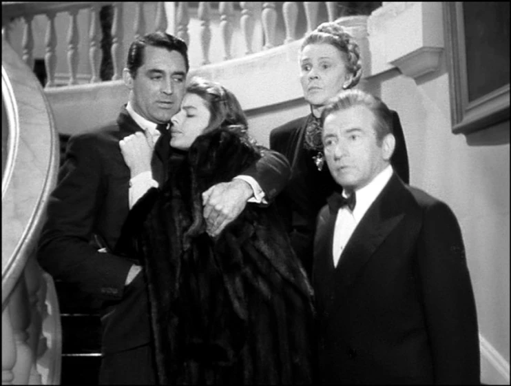 Ingrid Bergman, Cary Grant, Claude Rains y Leopoldine Konstantin en encadenados