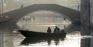 still of movie La Pequeña Venecia (Shun Li y el poeta)