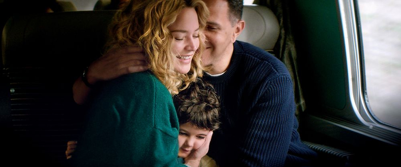 Roschdy Zem, Virginie Efira y Callie Ferreira-Goncalves en Los Hijos de Otros