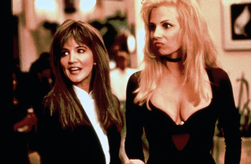 Traci Lords y Crystal Bernard en El Rostro del Miedo