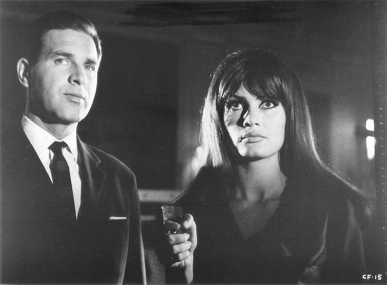 Marisa Mell y Paul Maxwell en City of Fear