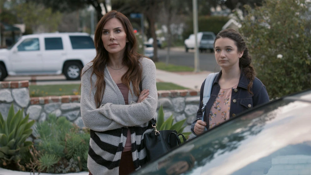 Krista Allen y Zoë Lillian en una-nueva-identidad