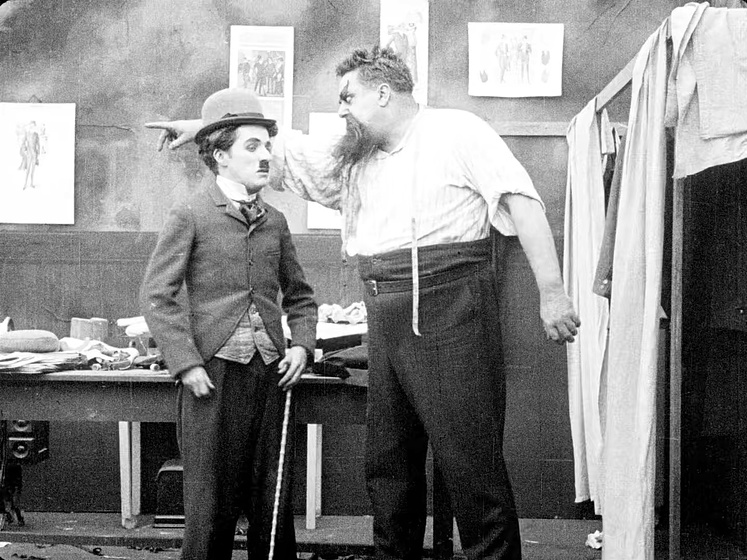 Charles Chaplin y Eric Campbell en Charlot, Sastre de Señoras