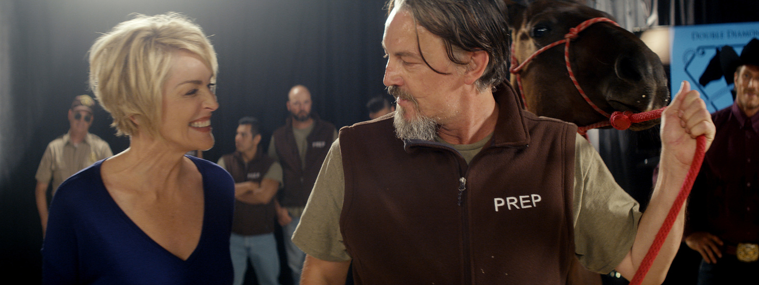 Sharon Stone y Tommy Flanagan en El Galope Salvaje