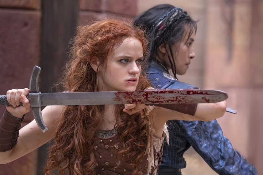 Joey King y Veronica Ngo en la-princesa-2022