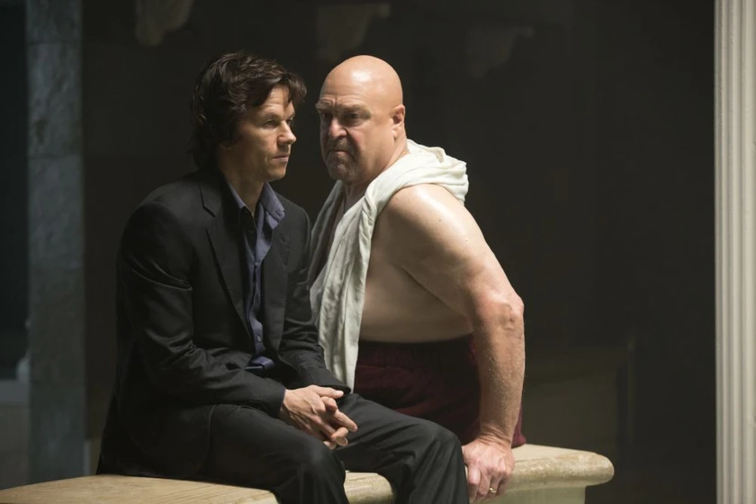 Mark Wahlberg y John Goodman en el-jugador-2014