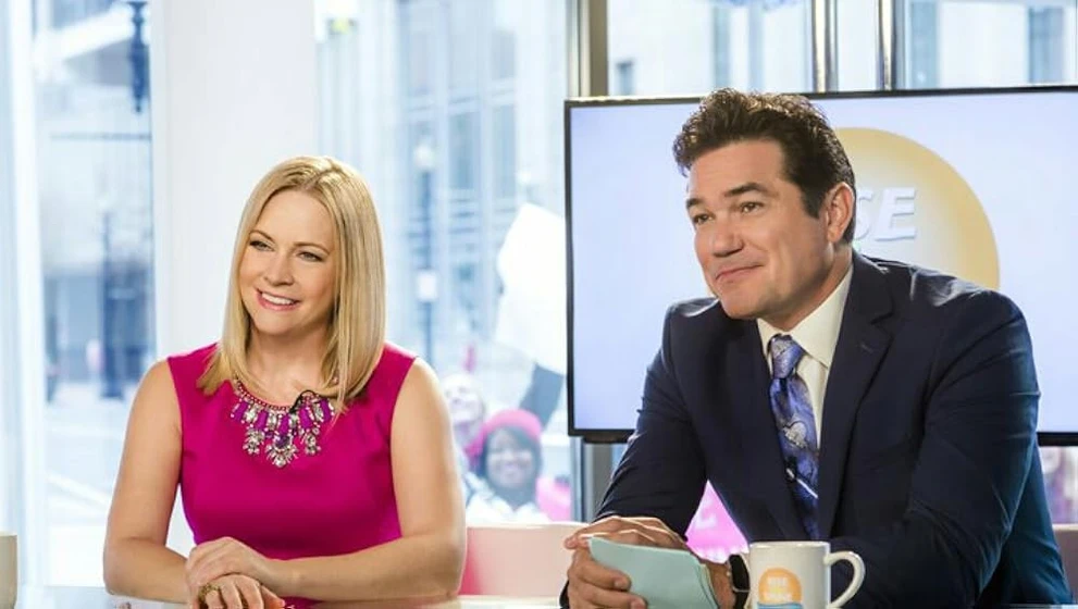 Dean Cain y Melissa Joan Hart en broadcasting-christmas