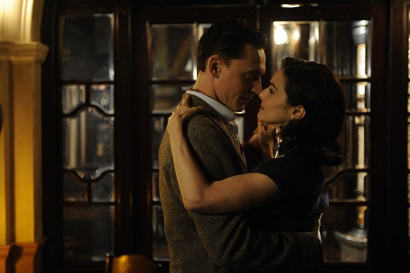 Rachel Weisz y Tom Hiddleston en The Deep Blue Sea