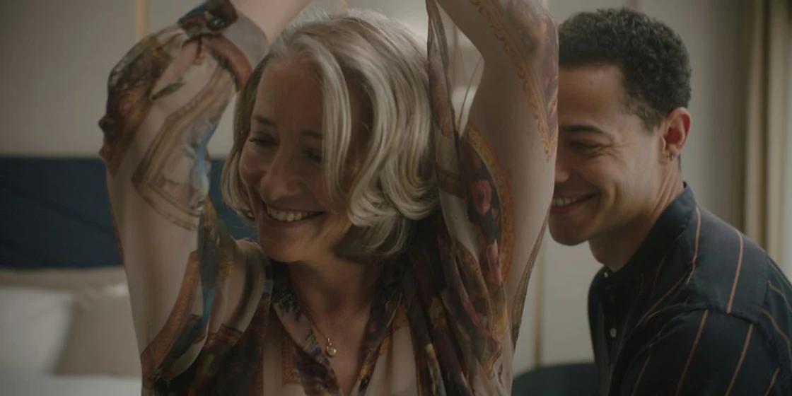 Emma Thompson y Daryl McCormack en buena-suerte-leo-grande
