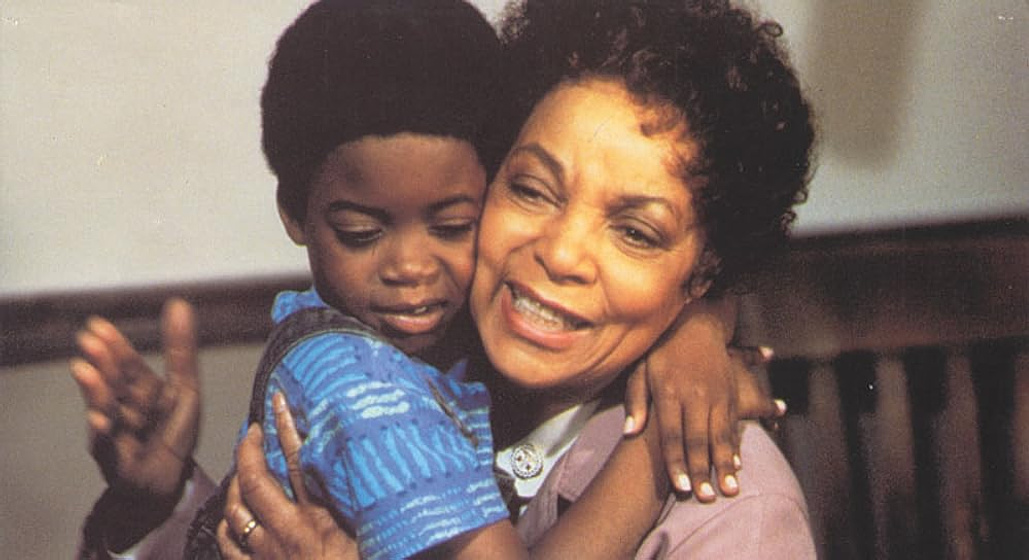 Ruby Dee y Norman D. Golden II en un-policia-y-pico