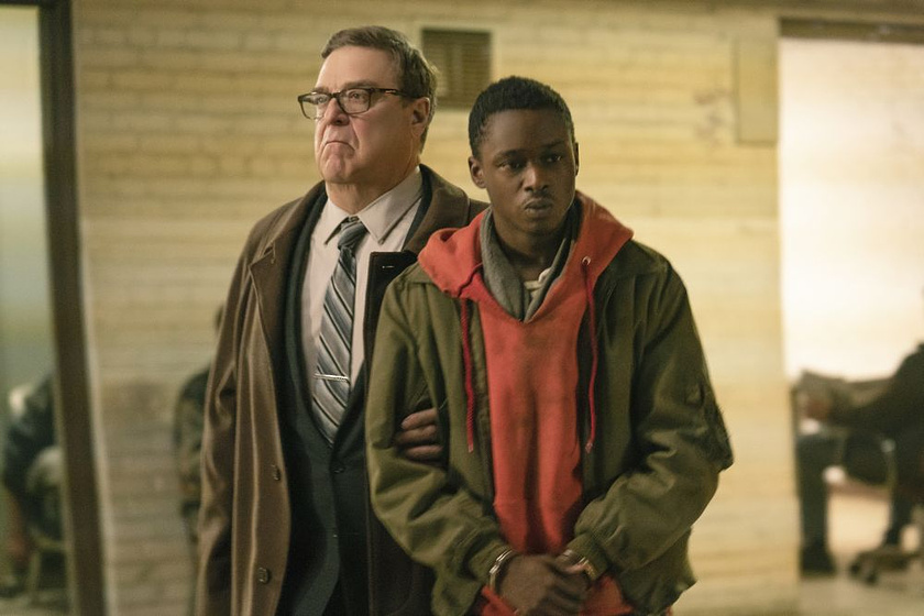John Goodman y Ashton Sanders en Nación Cautiva
