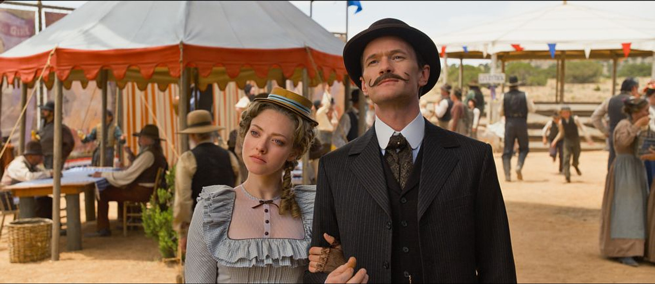 Neil Patrick Harris y Amanda Seyfried en Mil Maneras de morder el Polvo