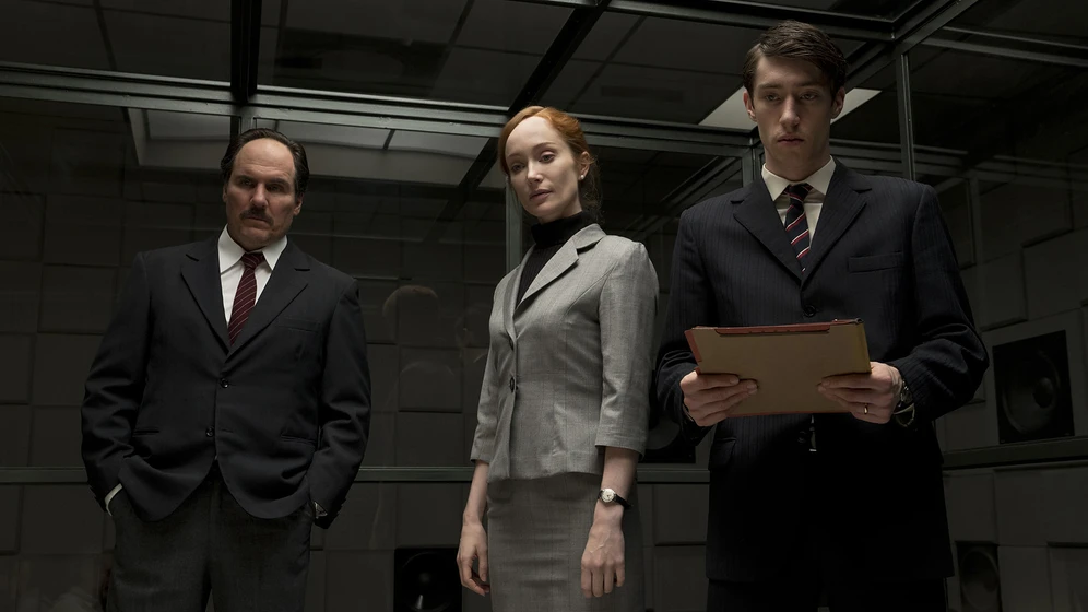 Corey Johnson, Lotte Verbeek y James Bloor en el-juego-mas-frio