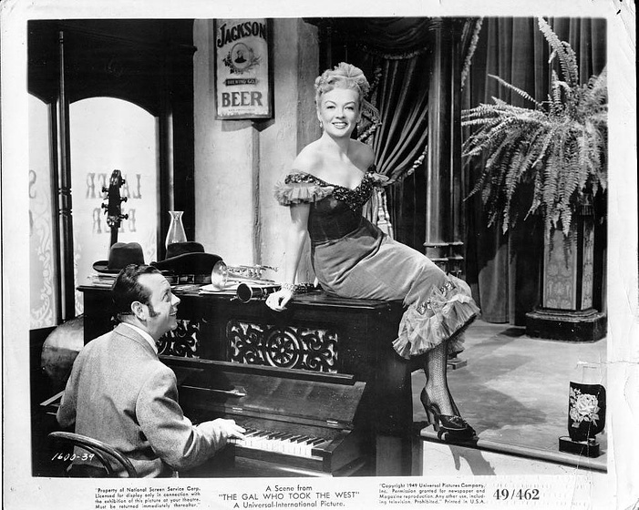 Myrna Dell en La Dama que Conquistó el Oeste (La Cautivadora)