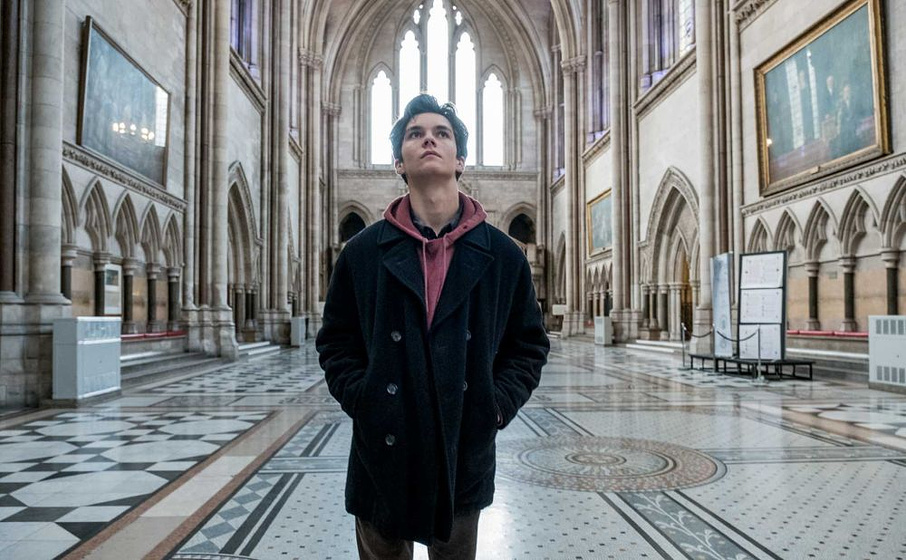Fionn Whitehead en El Veredicto