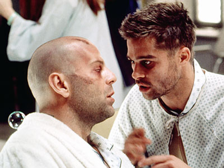 Bruce Willis y Brad Pitt en 12 Monos