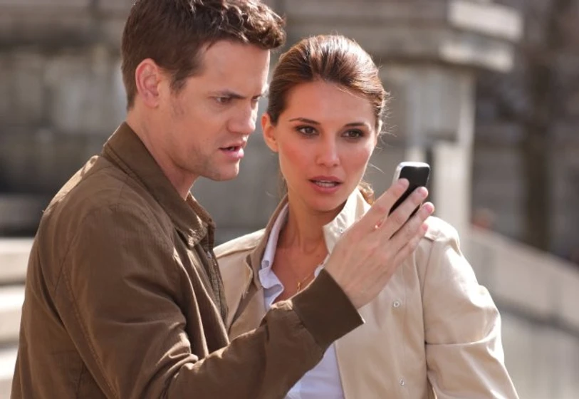 Shane West y Tamara Feldman en la-conspiracion-del-poder
