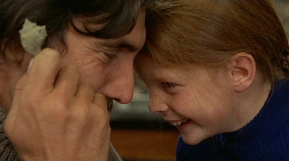 George Lazenby y Nicoletta Elmi en ¿Quién la ha Visto Morir?