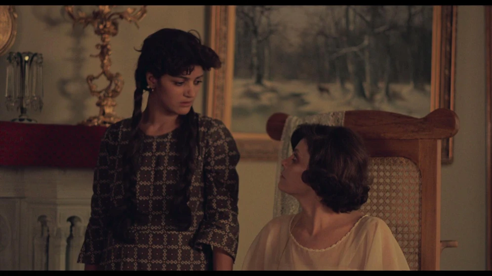 Shohreh Aghdashloo y Fakhri Khorvash en chess-of-the-wind