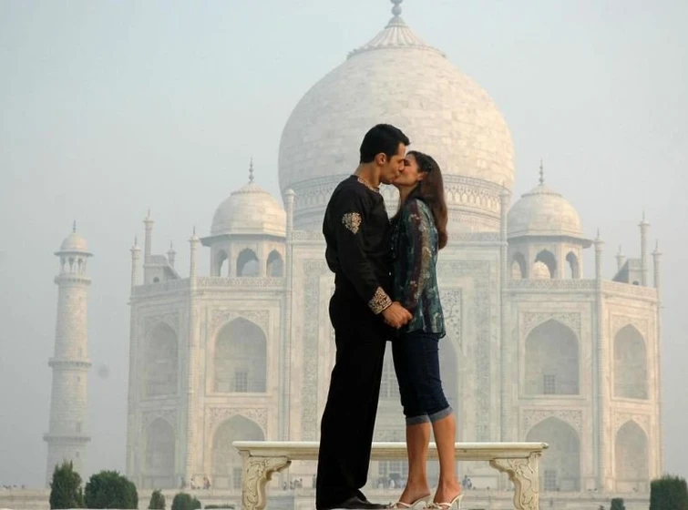 Katja Woywood y Erol Sander en dream-hotel-india