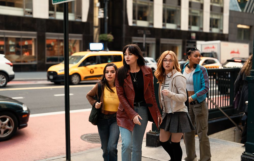 Dakota Johnson, Sydney Sweeney, Isabela Moner y Celeste O'Connor en Madame Web