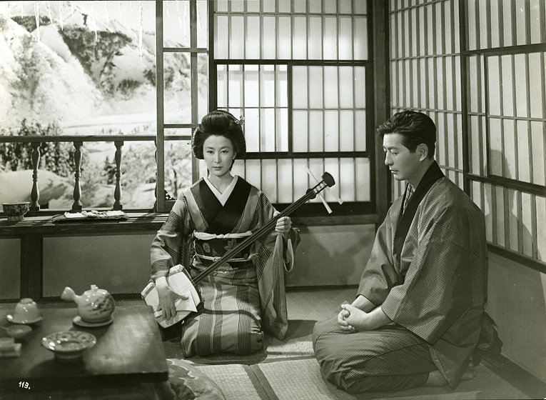 Keiko Kishi y Ryô Ikebe en El País de la Nieve