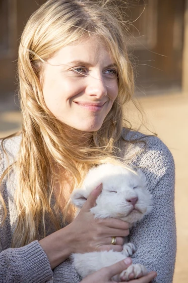 Mélanie Laurent en mia-y-el-leon-blanco