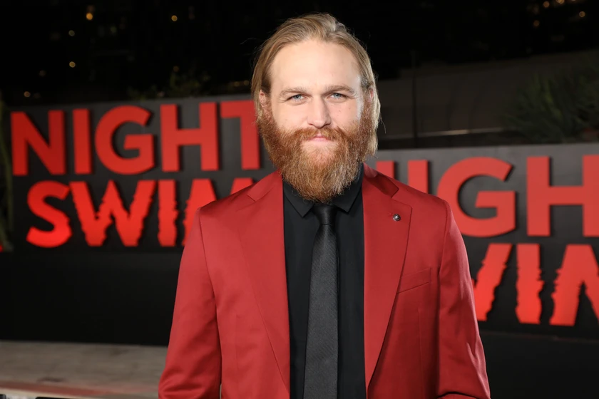 Wyatt Russell en la-piscina-09da4548-3345-45d0-a03b-a84b440c6d6e (Premiere en Los Ángeles. Enero 24)