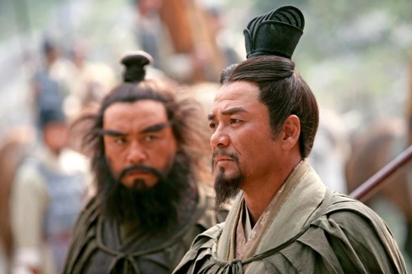 Fengyi Zhang en acantilado-rojo