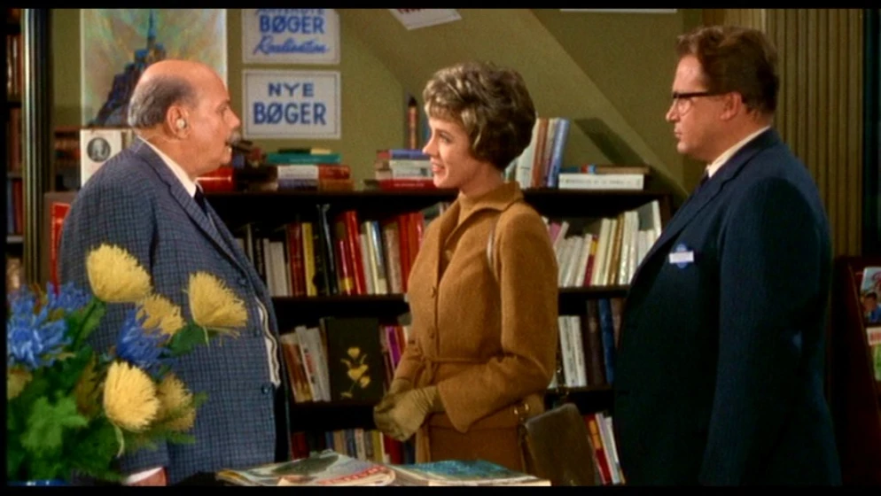 Julie Andrews y Günter Strack en cortina-rasgada