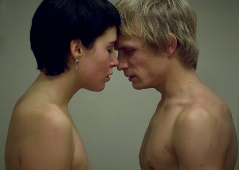 Jérémie Renier y Arta Dobroshi en El Silencio de Lorna