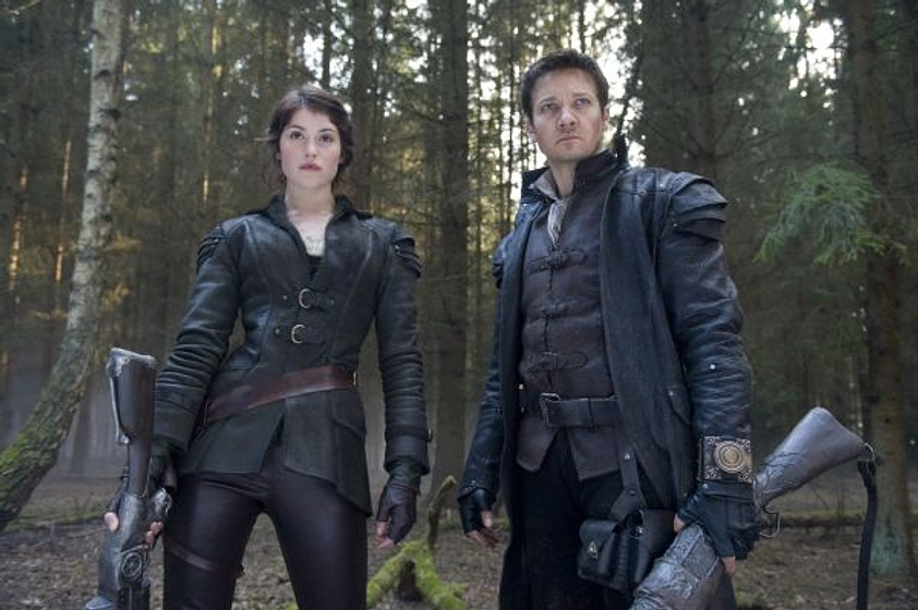 Jeremy Renner y Gemma Arterton en Hansel y Gretel. Cazadores de brujas