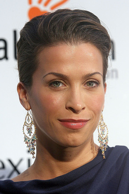 La biografía y filmografía de Christina Cox, imágenes, curiosidades y