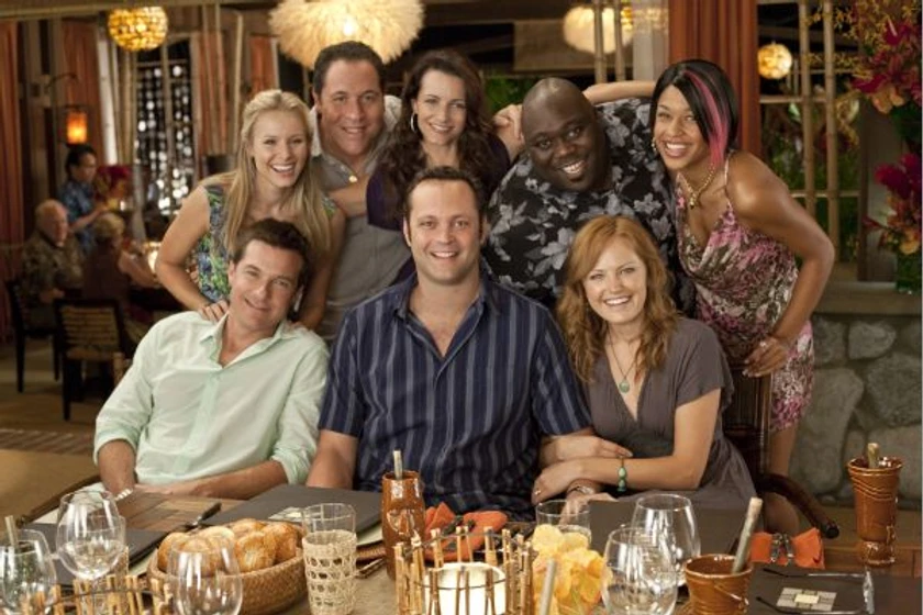 Vince Vaughn, Jason Bateman, Jon Favreau, Tasha Smith, Malin Akerman, Kristin Davis y Kristen Bell en todo-incluido