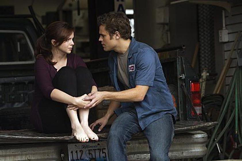 Amber Tamblyn y Paul Wesley en La Hija de los Russell