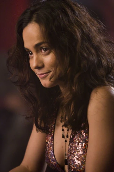 Alice Braga en repo-men
