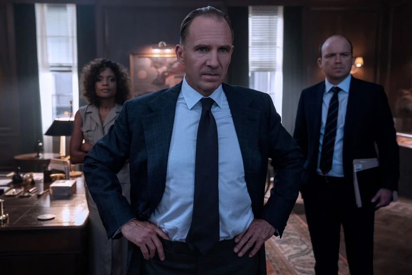 Ralph Fiennes, Naomie Harris y Rory Kinnear en Sin Tiempo para Morir