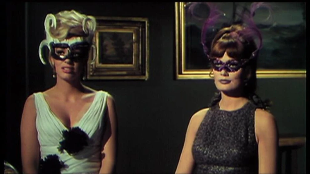Margaret Lee y Marisa Mell en nueva-york-llama-a-superdrago
