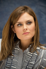 photo of person Emily Deschanel