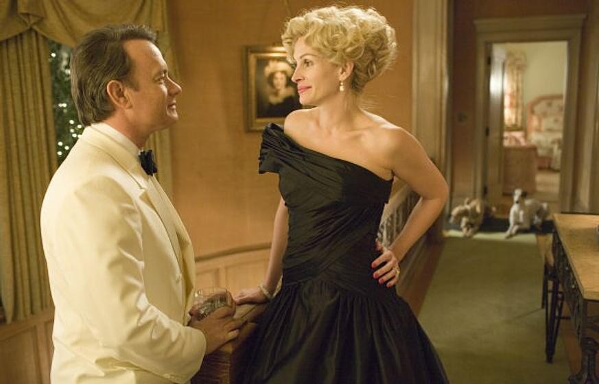 Tom Hanks y Julia Roberts en La Guerra de Charlie Wilson