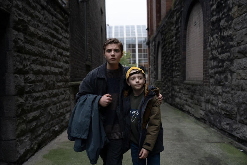 Roman Griffin Davis y Dexter Sol Ansell en a-quinientas-millas-de-casa