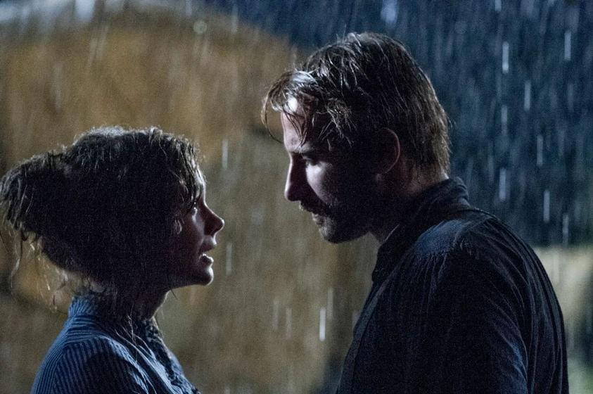 Matthias Schoenaerts y Carey Mulligan en lejos-del-mundanal-ruido