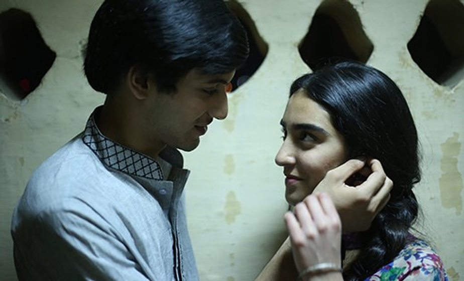 Maria Mozhdah y Rohit Saraf en El Viaje de Nisha