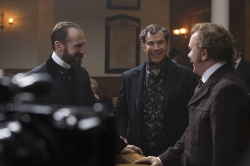 Will Ferrell, John C. Reilly y Ralph Fiennes en holmes-watson