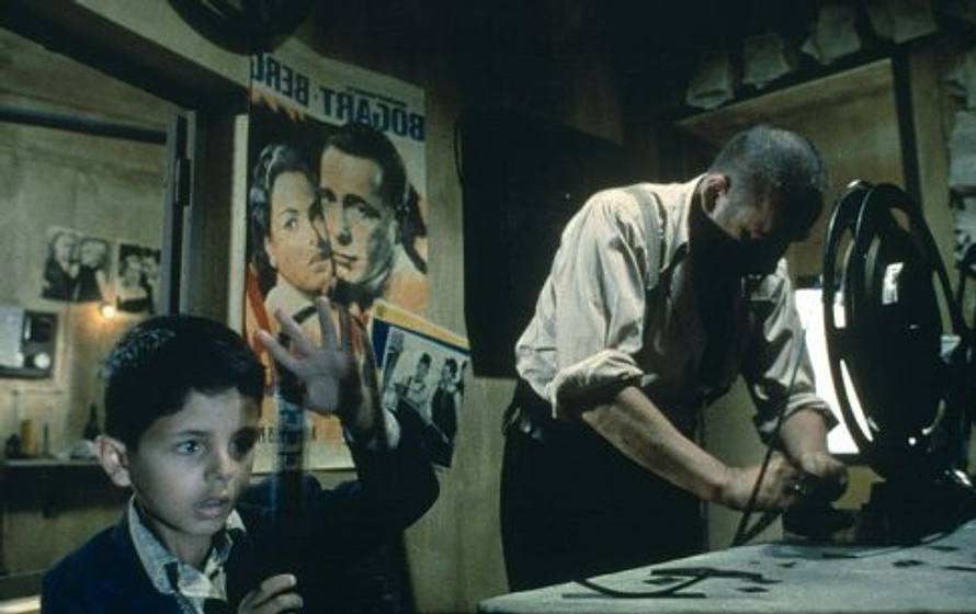 Philippe Noiret y Salvatore Cascio en Cinema Paradiso