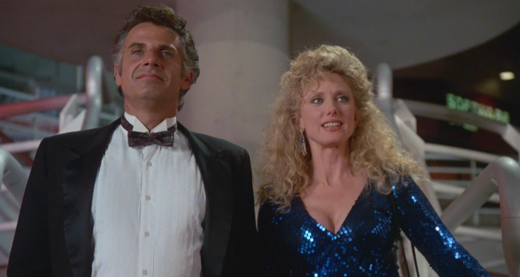 Morgan Fairchild y Jonathan Goldsmith en pacto-en-la-sombra