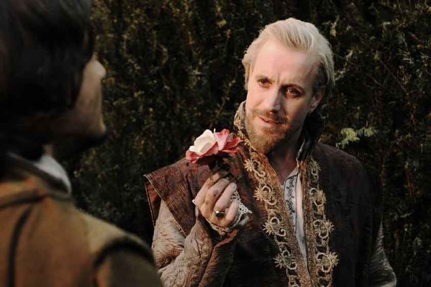 Rhys Ifans en Anonymous